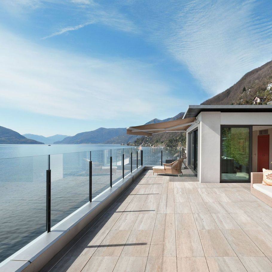 The pros and cons of retractable awnings for New Zealand homes