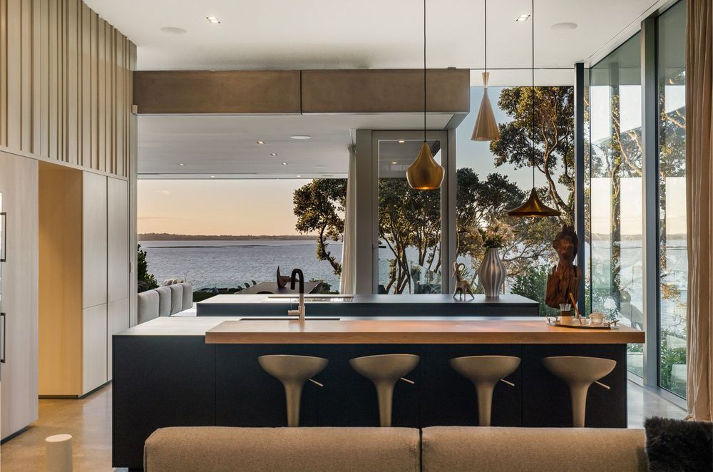 Designer Jenny Anderson of Zomia has created the perfect blend of neutral tones and natural materials to ensure the views and the architecture remain the stars of the show.