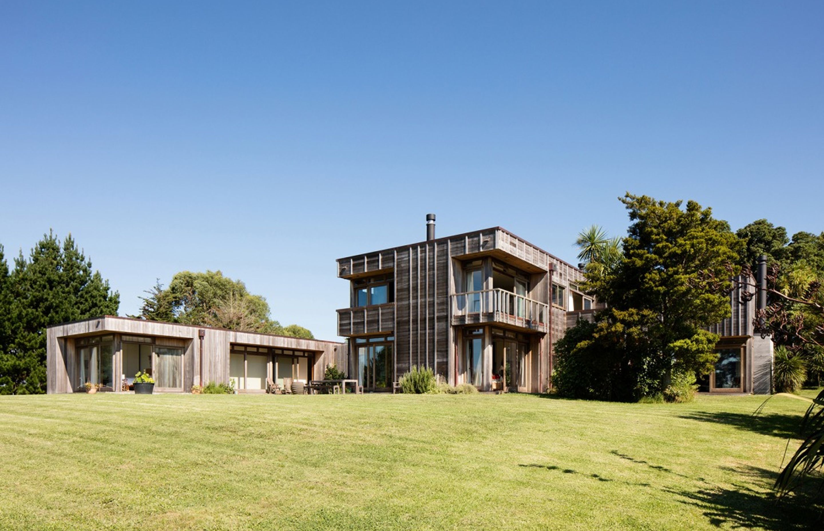 This house for an opera singer and her husband takes elements of the Bach Oboe Concerto and reflects this in the cladding and lining elements of the home. Bach Bach by Crosson Architects. Photo by Jason Mann Photography. 