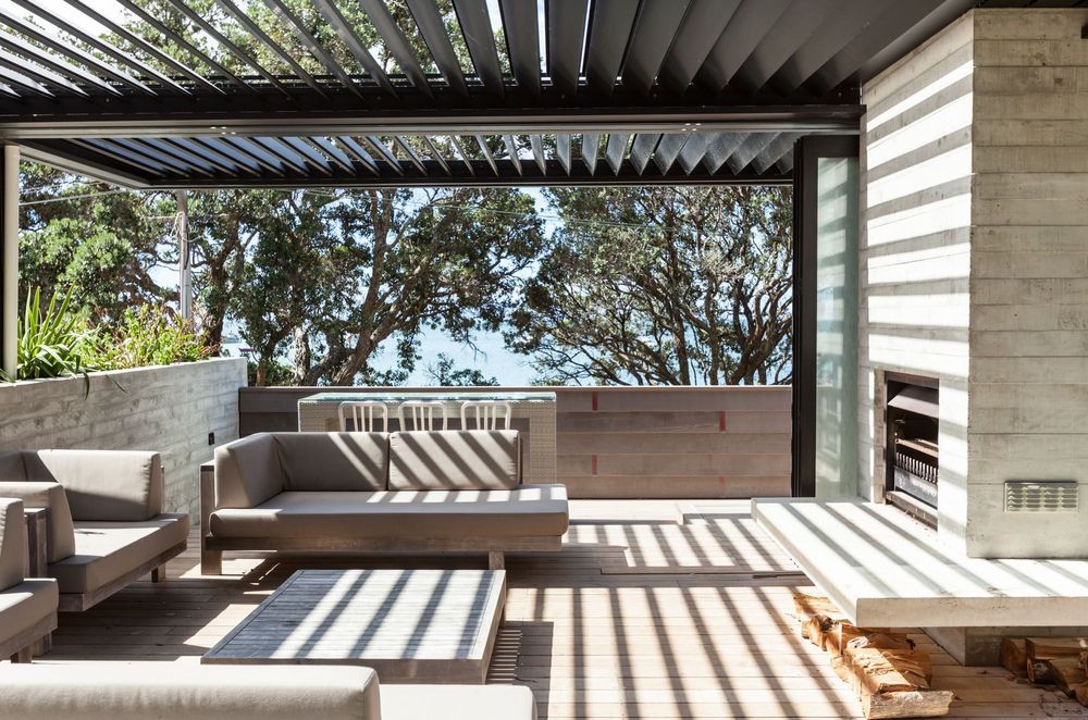 This stunning outdoor room in a Waiheke home features the motorised Locarno louvre roof system.