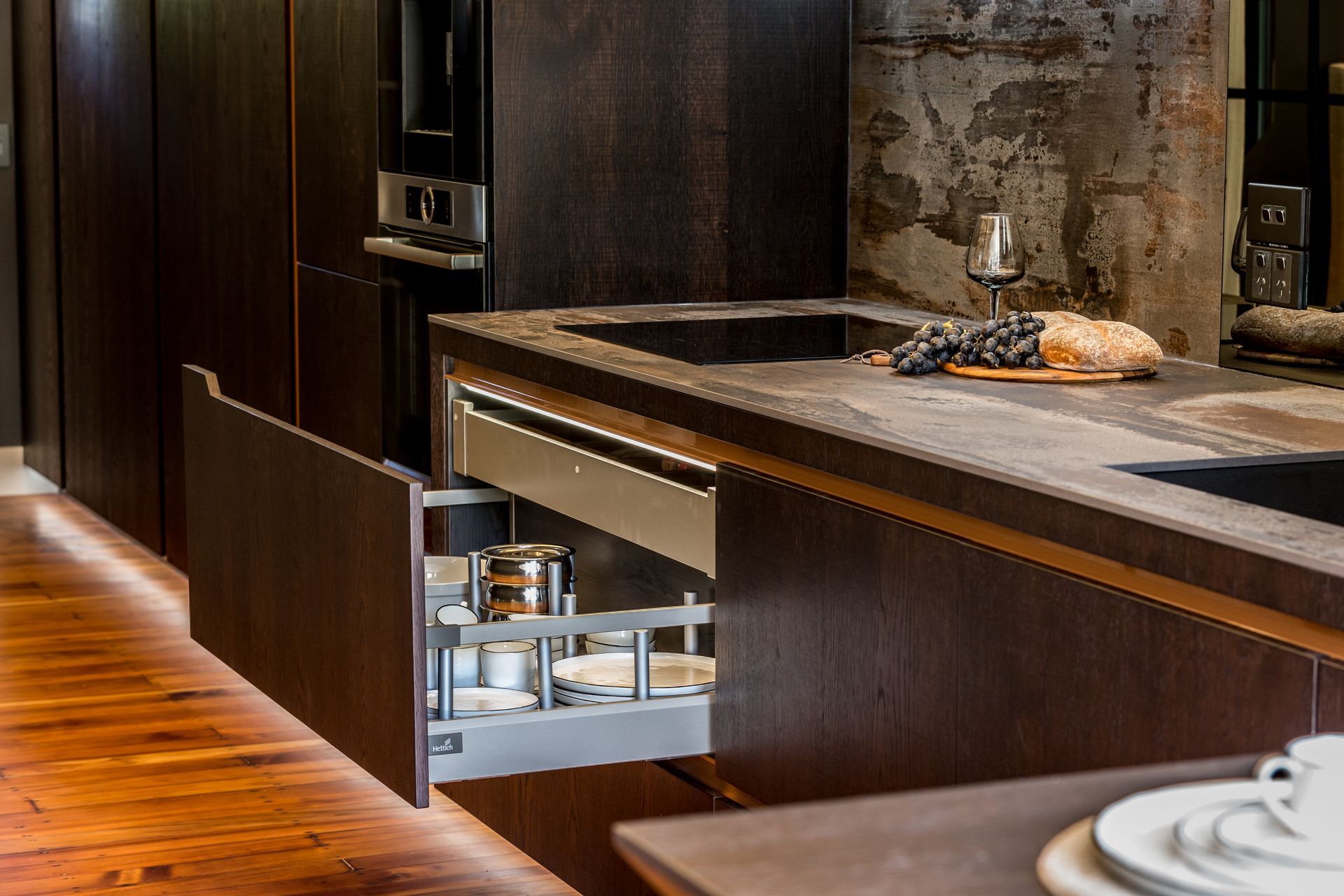 This luxurious Waiheke Island bolthole carries the dark and sultrytrends coming out of Europe