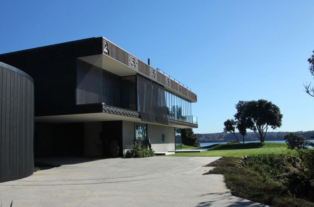 Check out past projects of similar scale and complexity as yours. Herne Bay House, designed by Fearon Hay, built by Lindesay Construction. Photo by Simon Devitt.