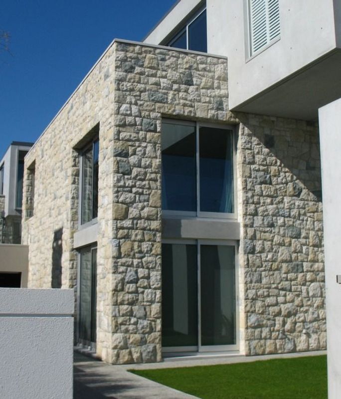 The ancient art of stone masonry in a contemporary landscape