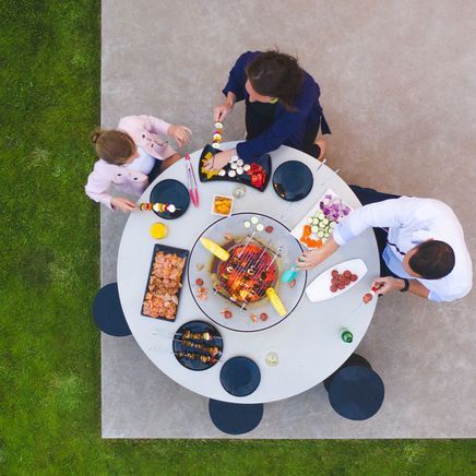 The fire table: a fusion of smokeless cooking and campfire ambience