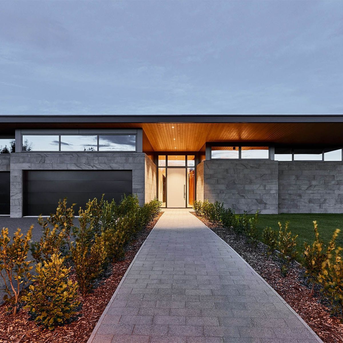 Stone cladding: pros and cons, types, costs and more