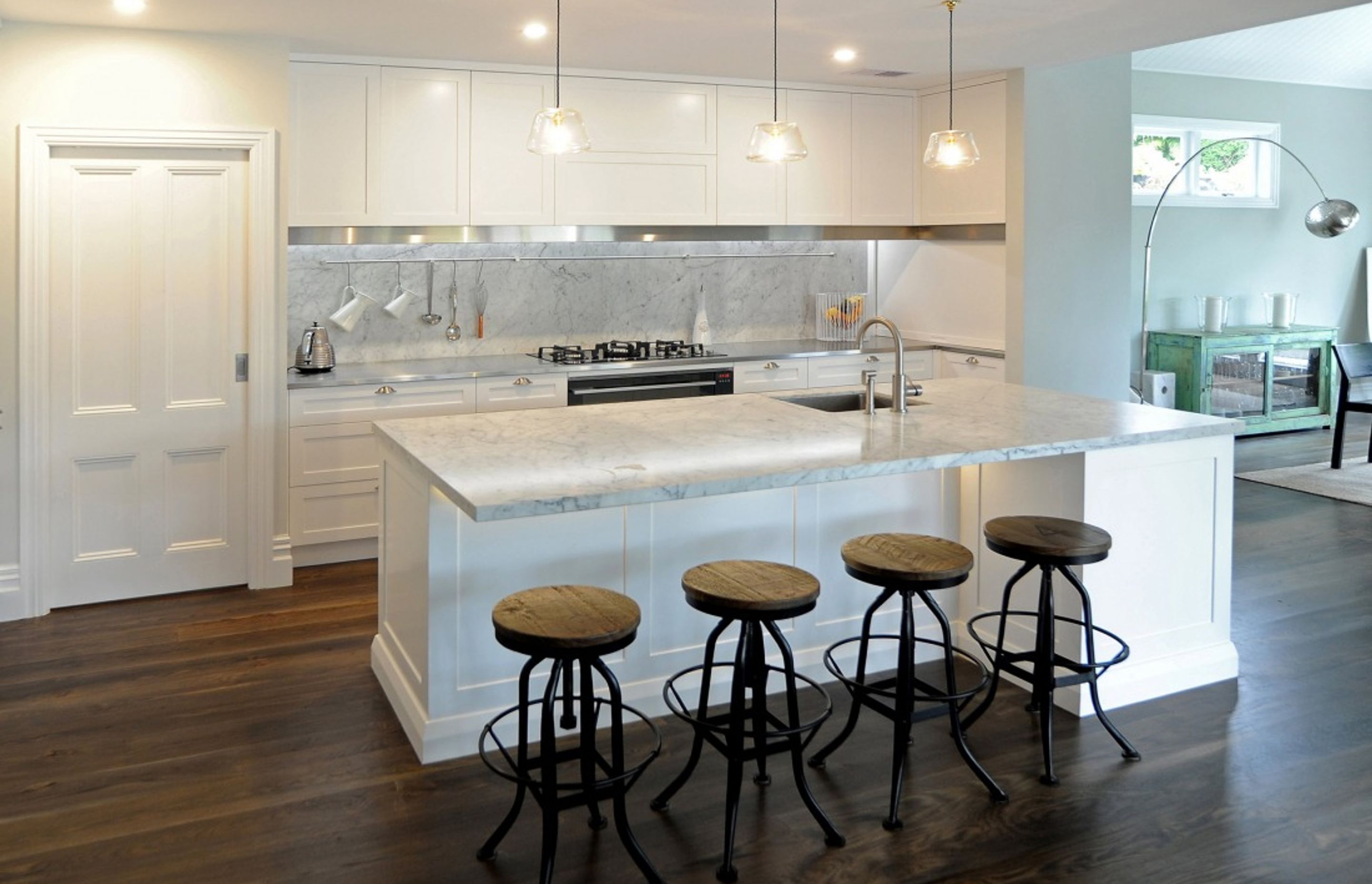 This Shaker Style kitchen fits seamlessly into the villa style of the home – Remuera Kitchen designed and manufactured by Neo Design