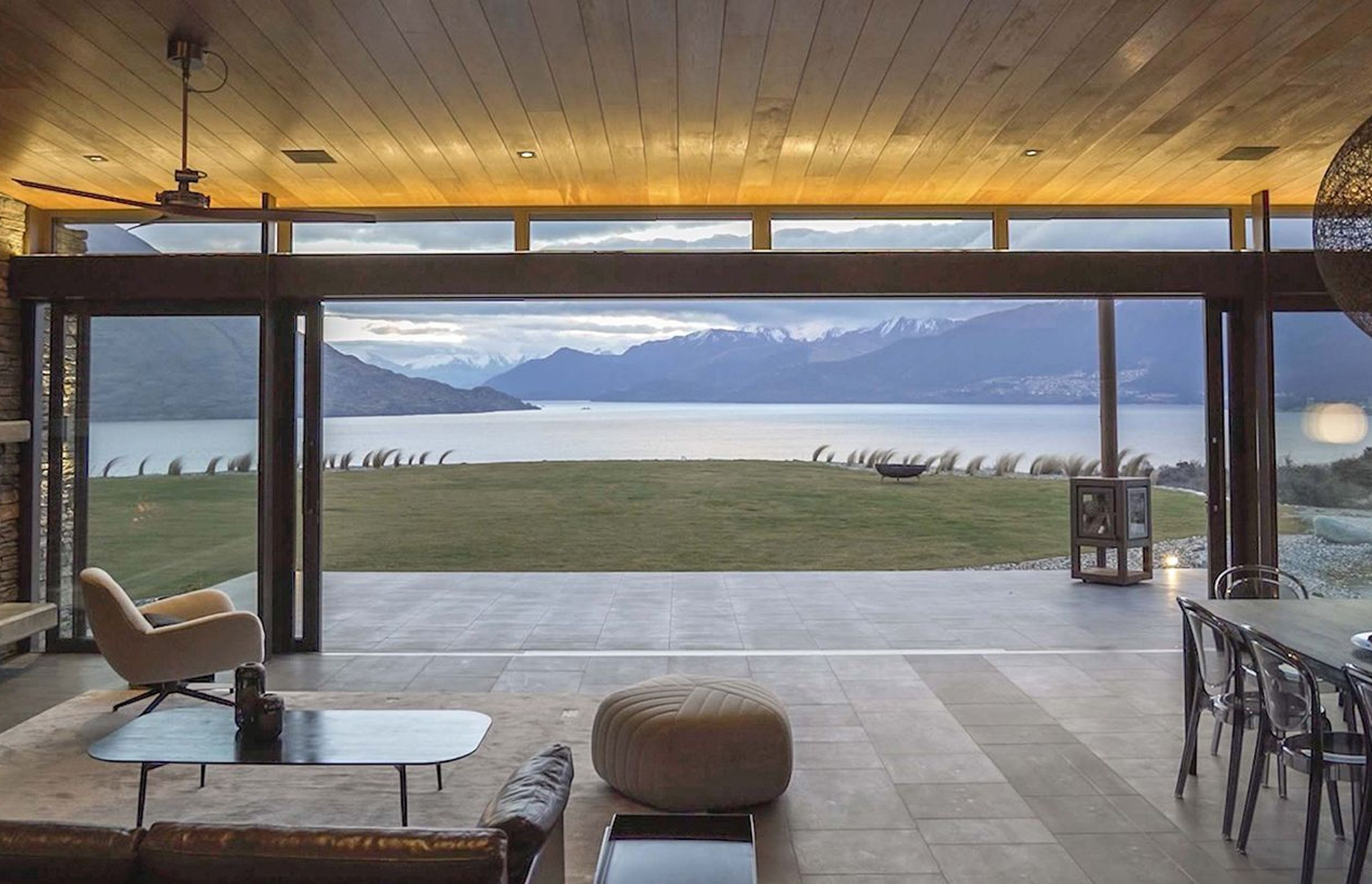 The main living area enjoys a magnificent view over Lake Wanaka, however being sited so close to the lake makes the climate very windy at times so the house has a high-performance envelope to stay warm and cosy.in the cooler months.