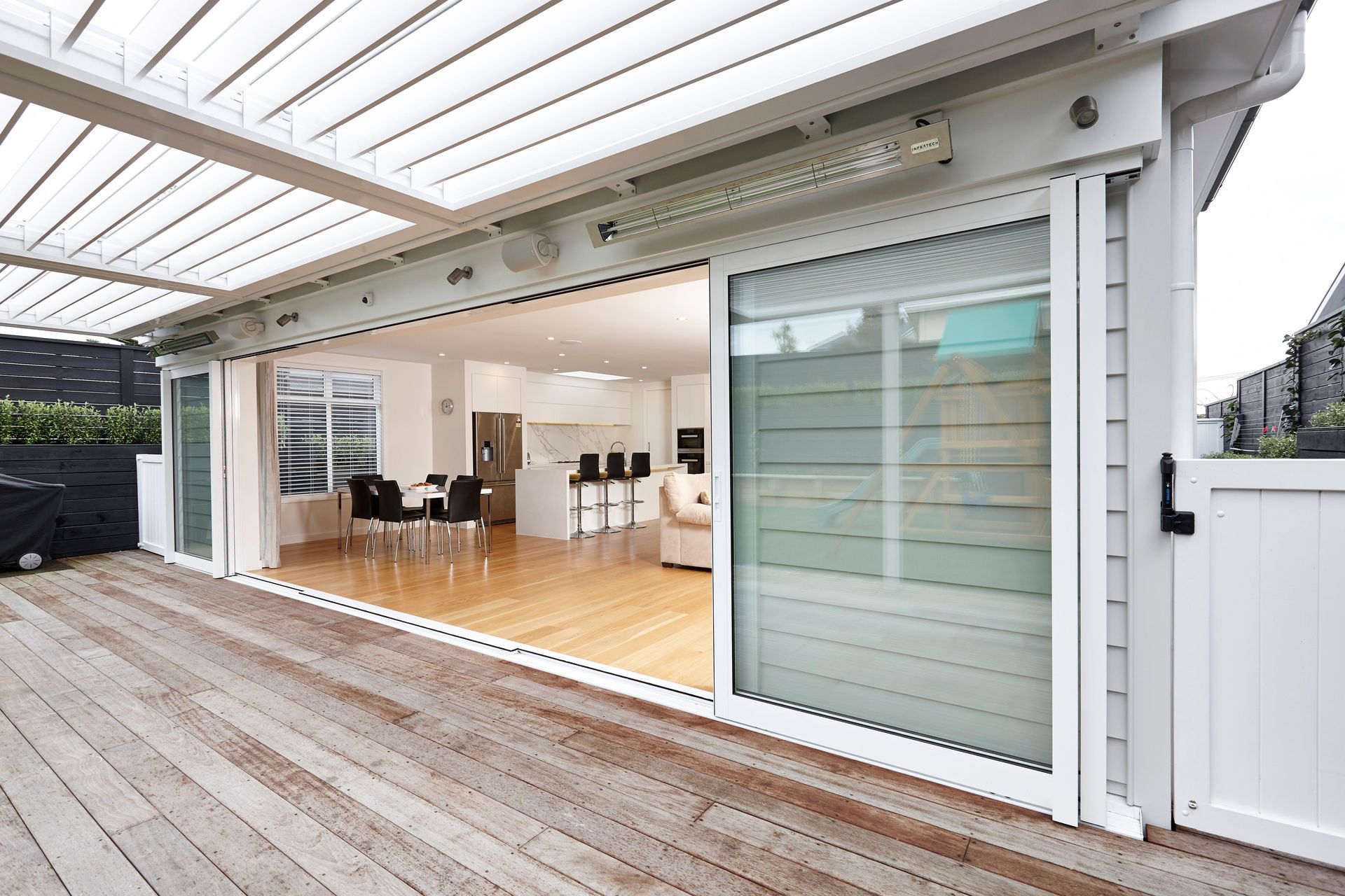 Atlantic Suite® - Over Wall Eurostacker®