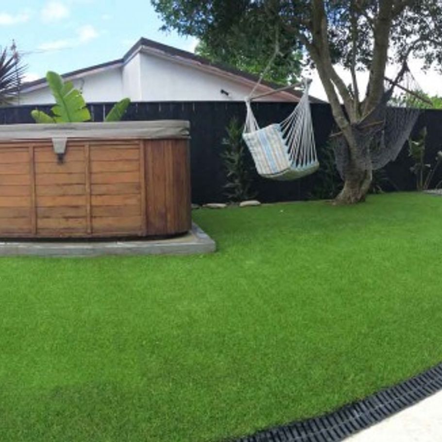 Natural grass, the synthetic way