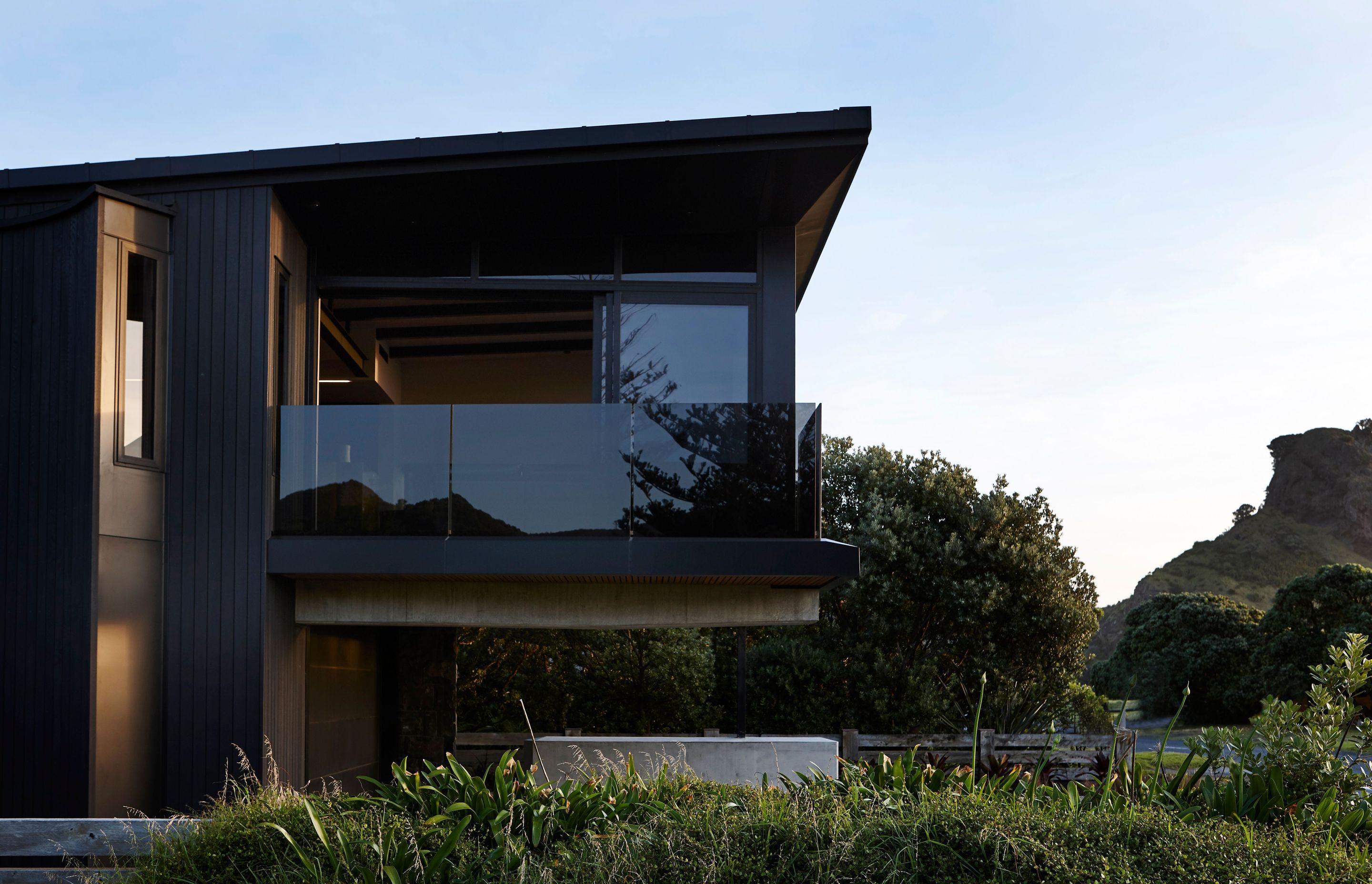 Marine Parade House, Piha, by Daniel Marshall Architects. Banner image above: Forest Pavilion, Titirangi, by Chris Tate.