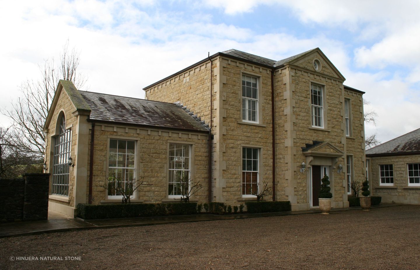 A classical use of Splitstone Ahi/Vitric Natural Stone Cladding from Hinuera Natural Stone.