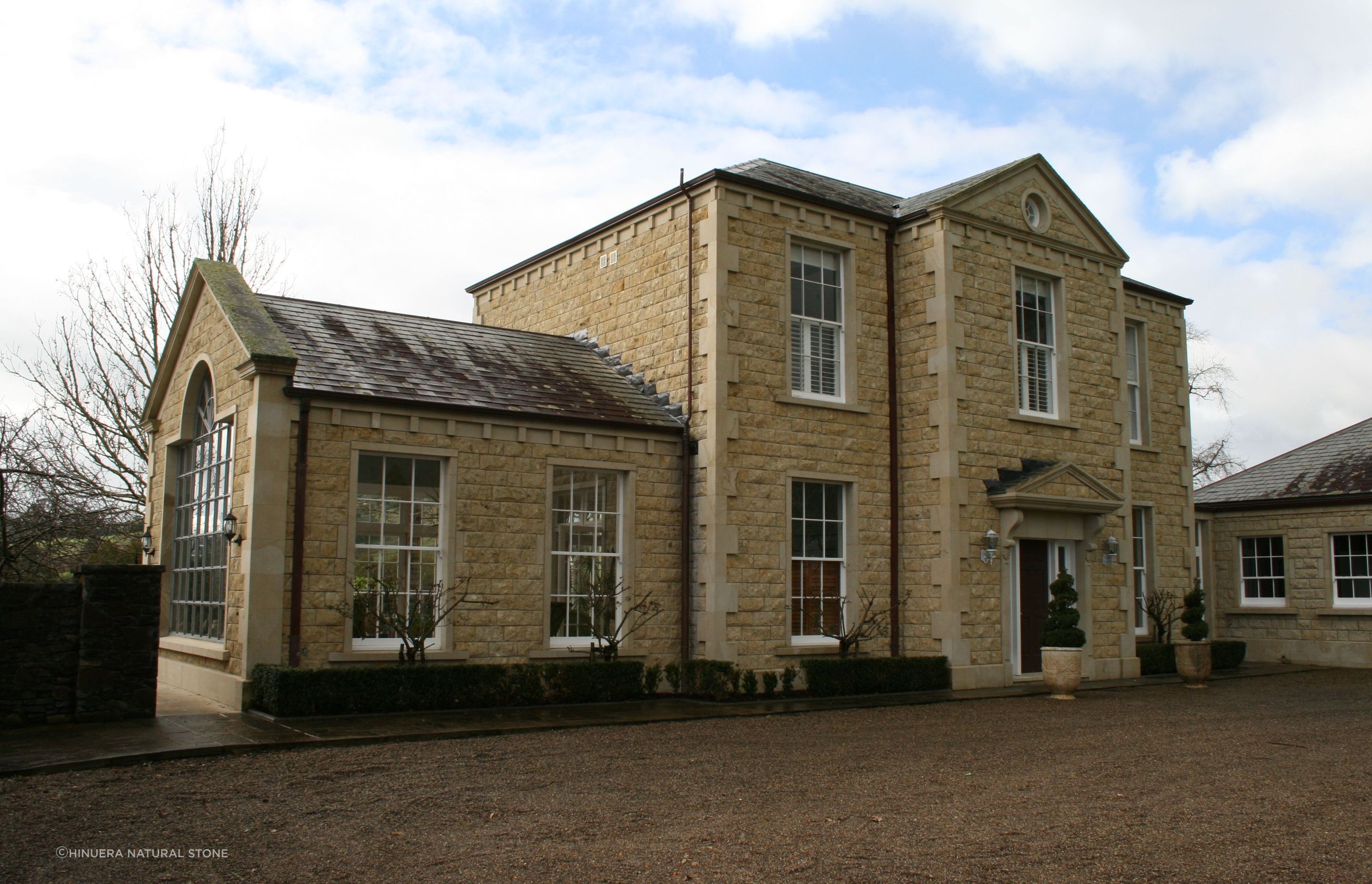 A classical use of Splitstone Ahi/Vitric Natural Stone Cladding from Hinuera Natural Stone.