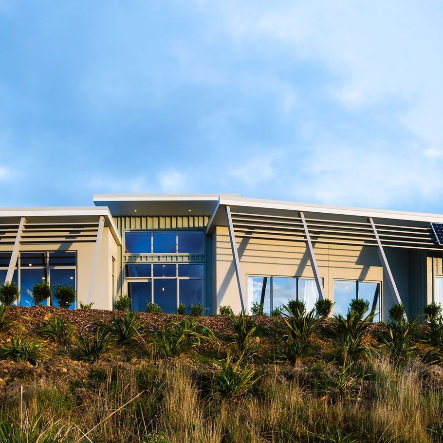 What should I look for in a sustainable building site?