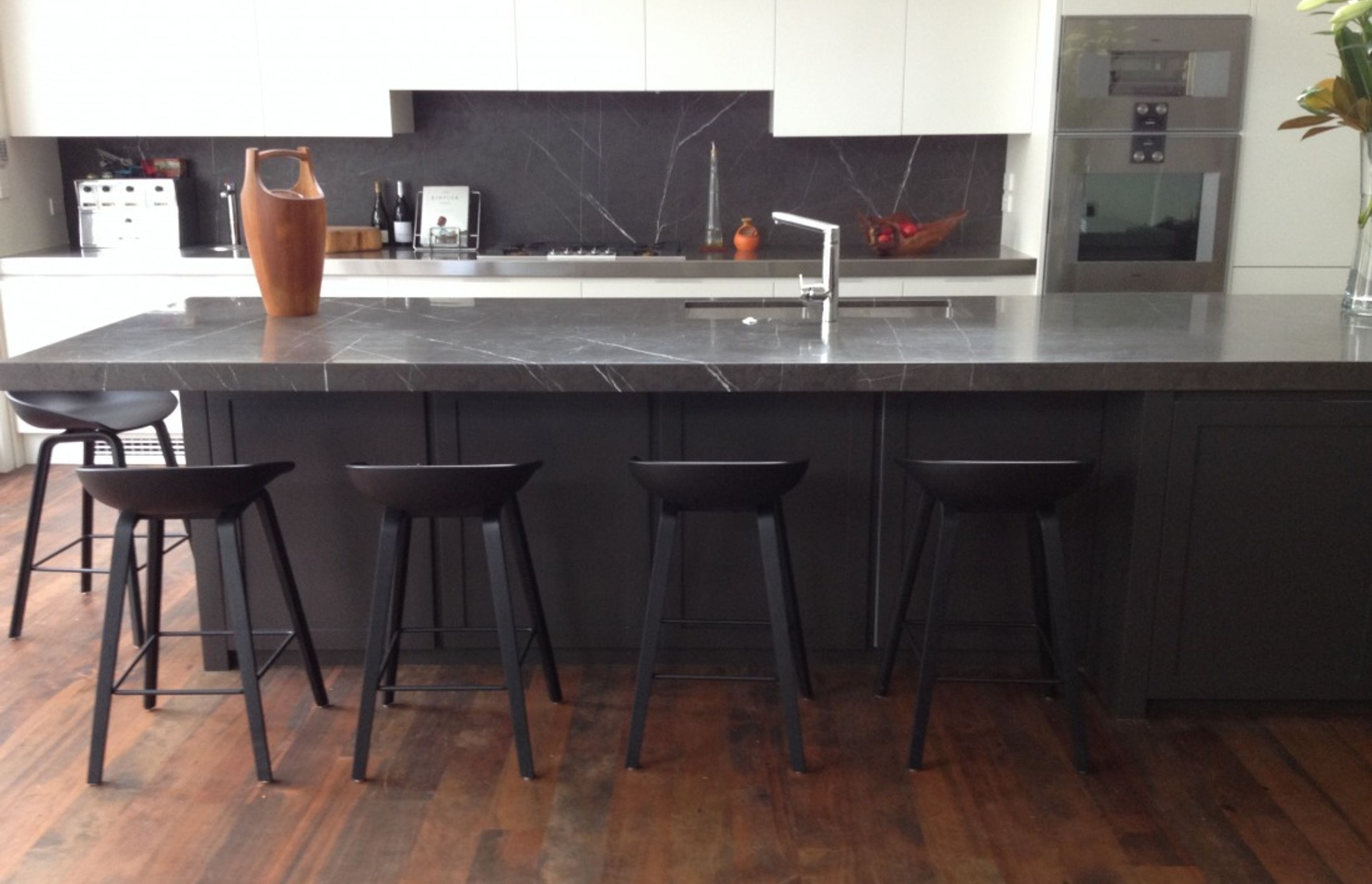 Pietra Grigio honed benchtop and matching splashback by Artedomus