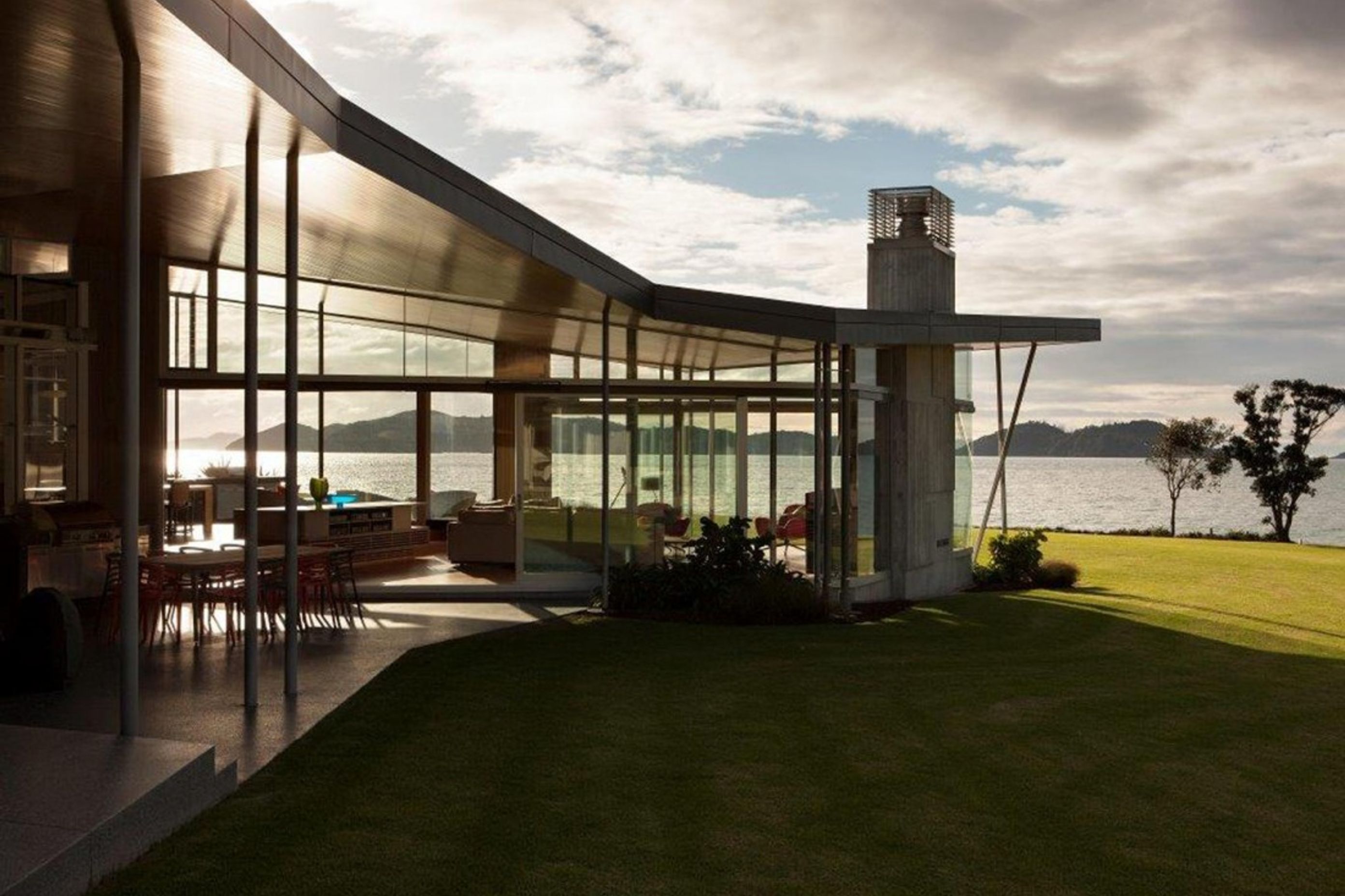 Great communication between builder and architect is highly important. Fold House designed by Bossley Architects, built by Lindesay Construction. Photo by Simon Devitt.