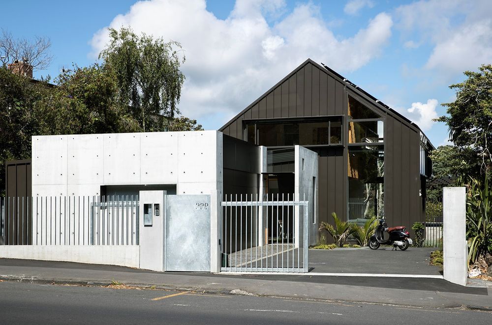 339 is situated on a busy road with constant diesel fumes, so utilises robust materials such as in-situ concrete, galvanised steel and easy wash-down Colorsteel cladding. By Strachan Group Architects. Photo by Simon Devitt.