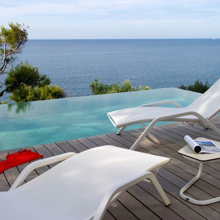 How to choose the best sun lounger for your space
