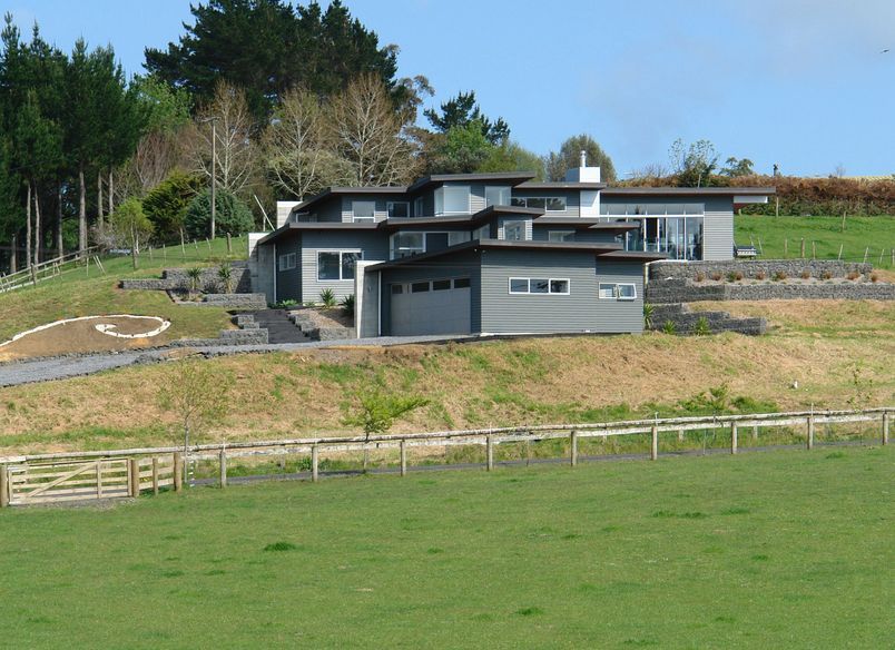 “A Masterpiece of Design: Seamlessly Blending Detail & Outdoor Connection”