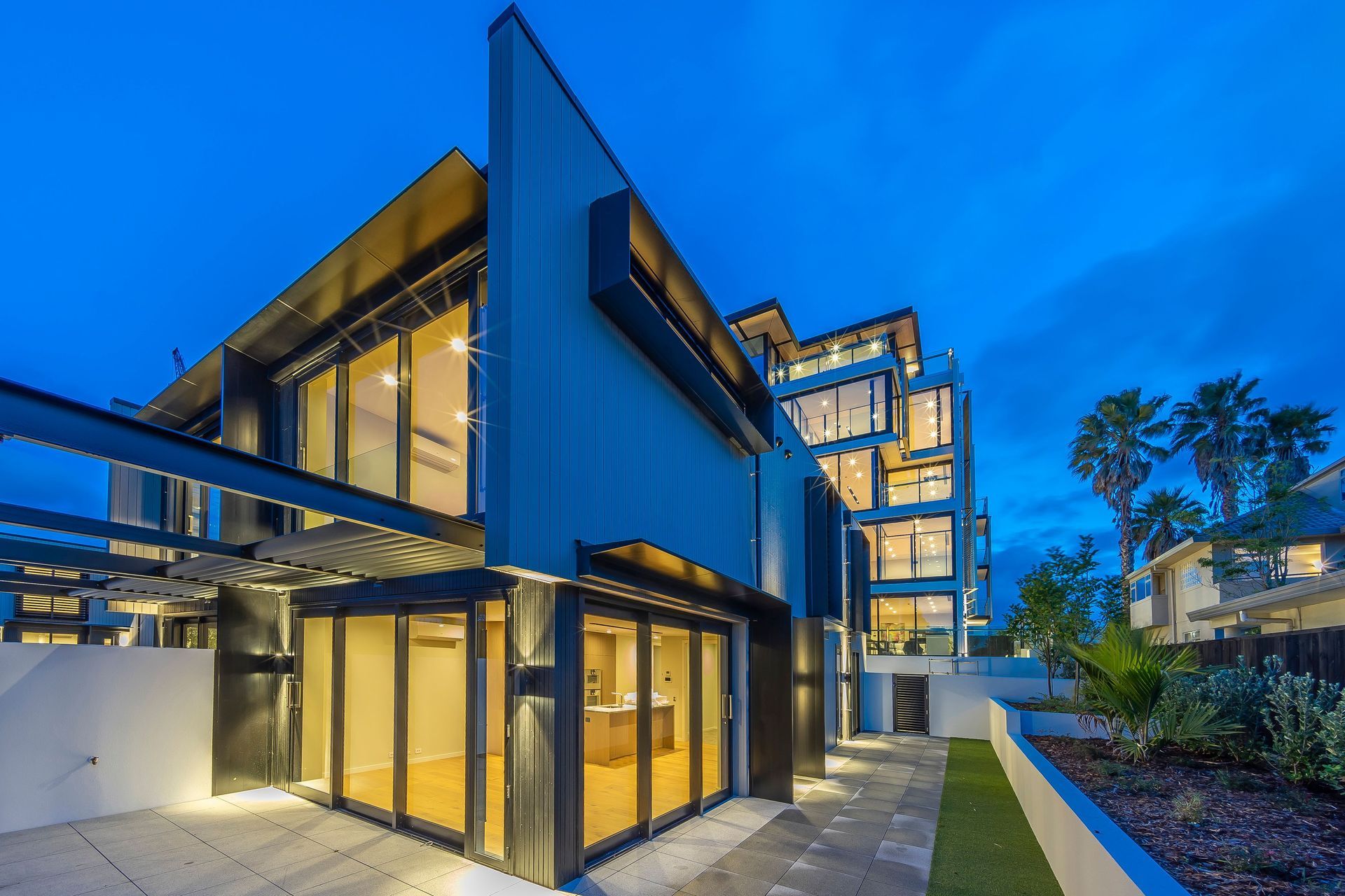 The two-storeyed buildings housing the garden apartments are clad in vertical cedar and are more akin to the surrounding standalone houses in terms of scale and material. 