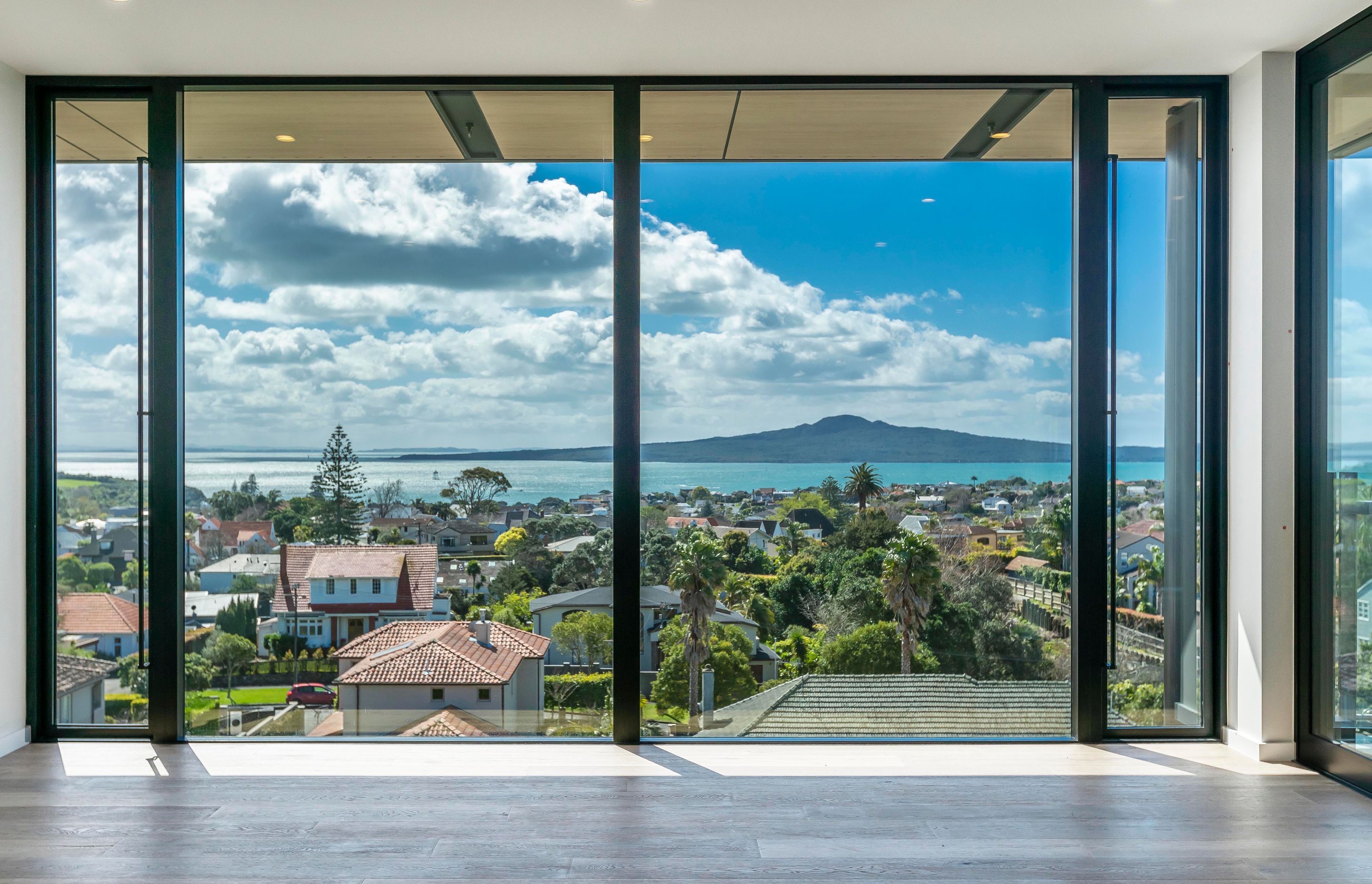 Due to its location on a ridgeline, and scale in comparison to the surrounding built environment, the views across to Rangitoto were a drawcard and resulted in the use of a facade glazed with high performance glass.