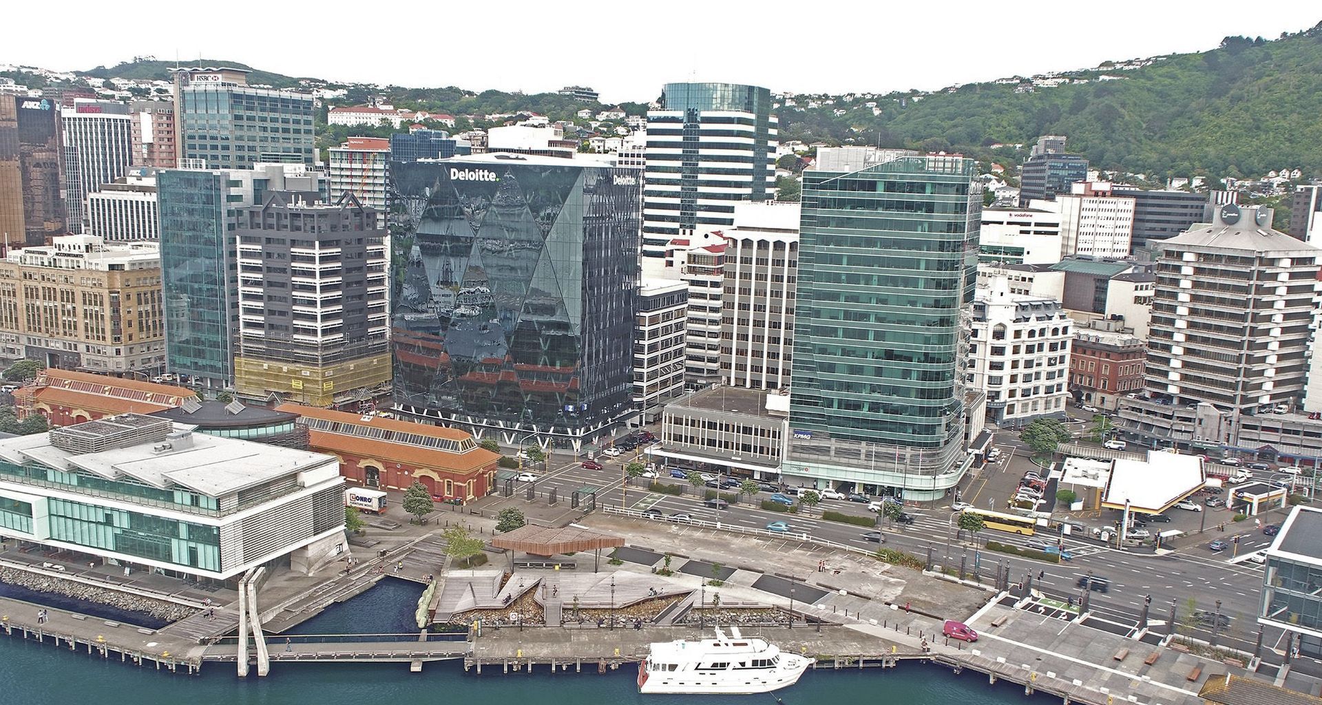 20 Customhouse Quay banner