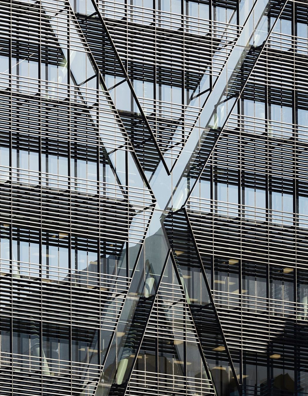 The diagrid is expressed throughout the building, including the sunshading.