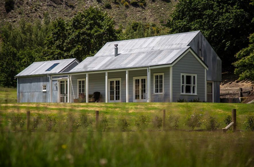 Lake Hayes Cottage | Anna-Marie Chin Architects