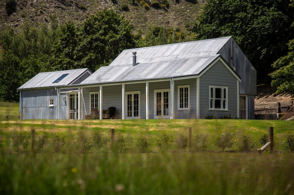 Lake Hayes Cottage | Anna-Marie Chin Architects