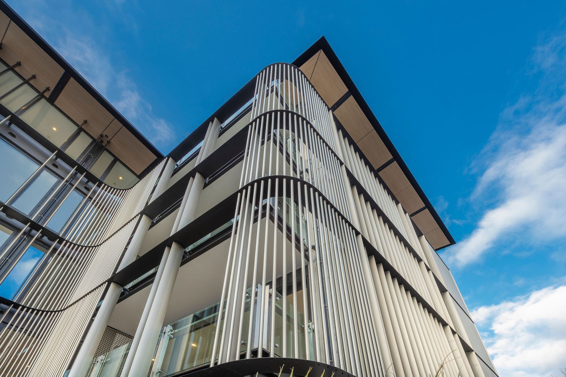 By incorporating the screens, the southern facade could retain a primarily glazed exterior. 