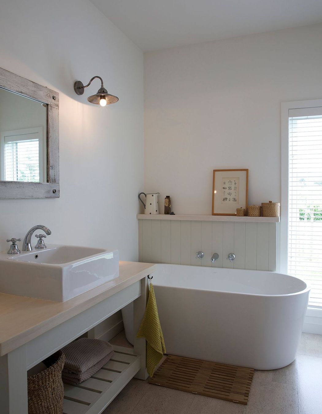 Cork flooring flows through into the bathroom, providing a great water resistant surface.