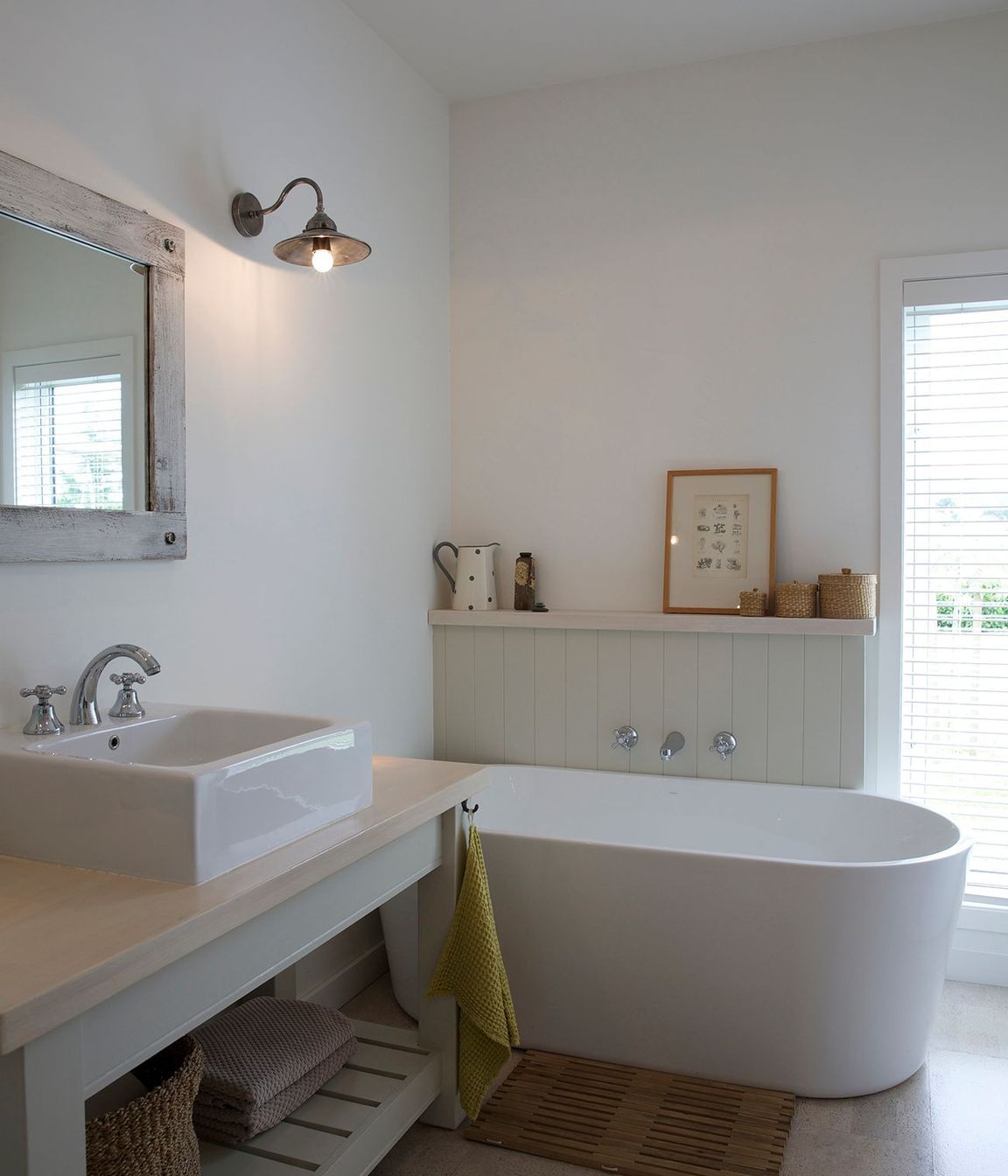 Cork flooring flows through into the bathroom, providing a great water resistant surface.