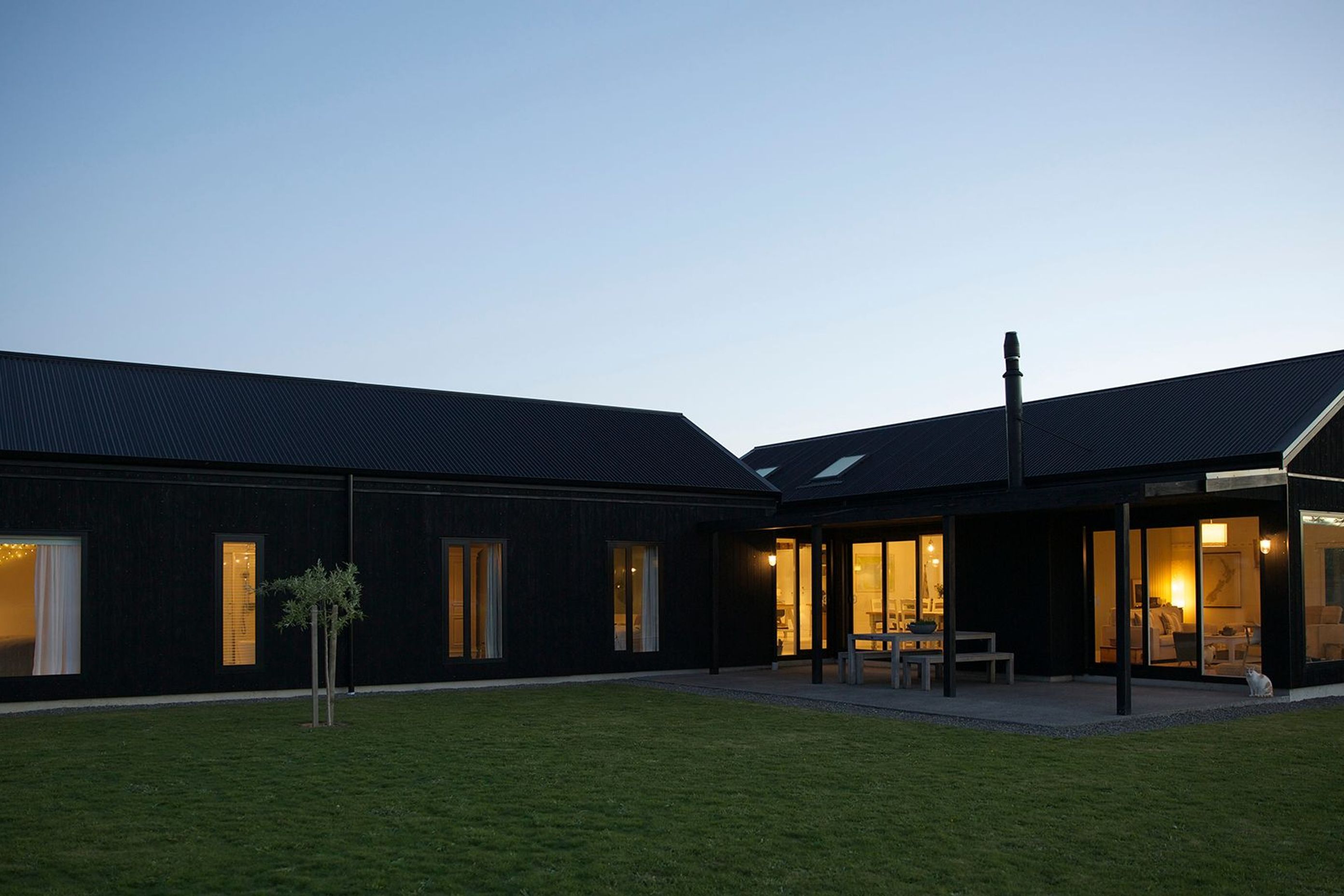 The plan is layed out in an L-shape with the two wings forming an apex where the main living areas are located, flowing out to an covered outdoor area.