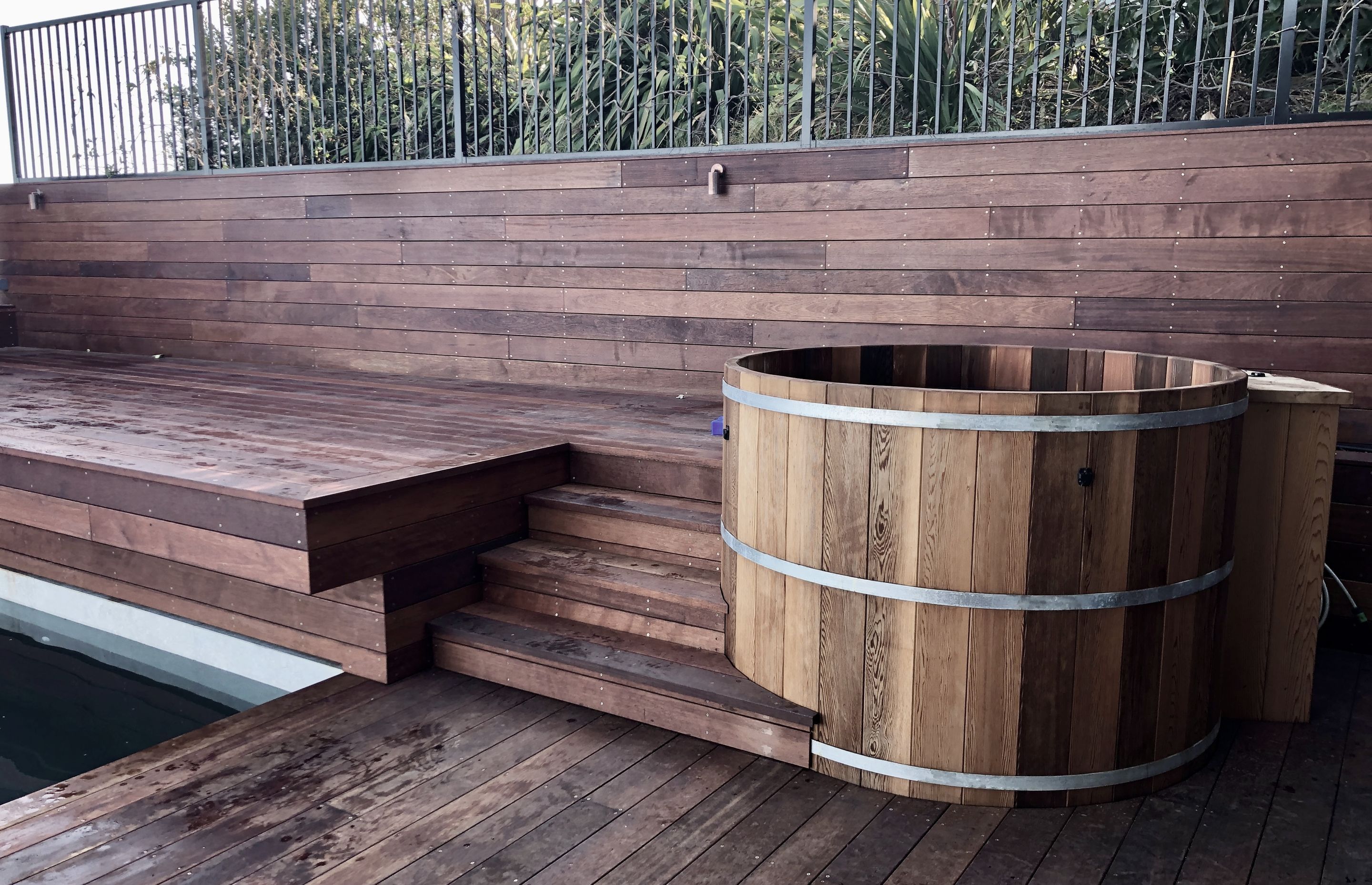 great colaboration between builder, architact, hot tub manufacturer, and customer. 