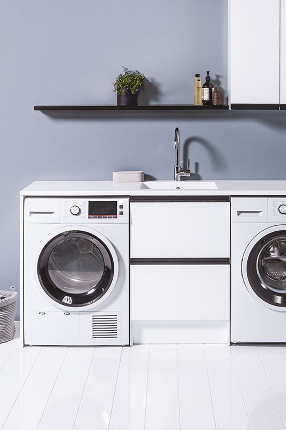 600 Laundry Cabinet
