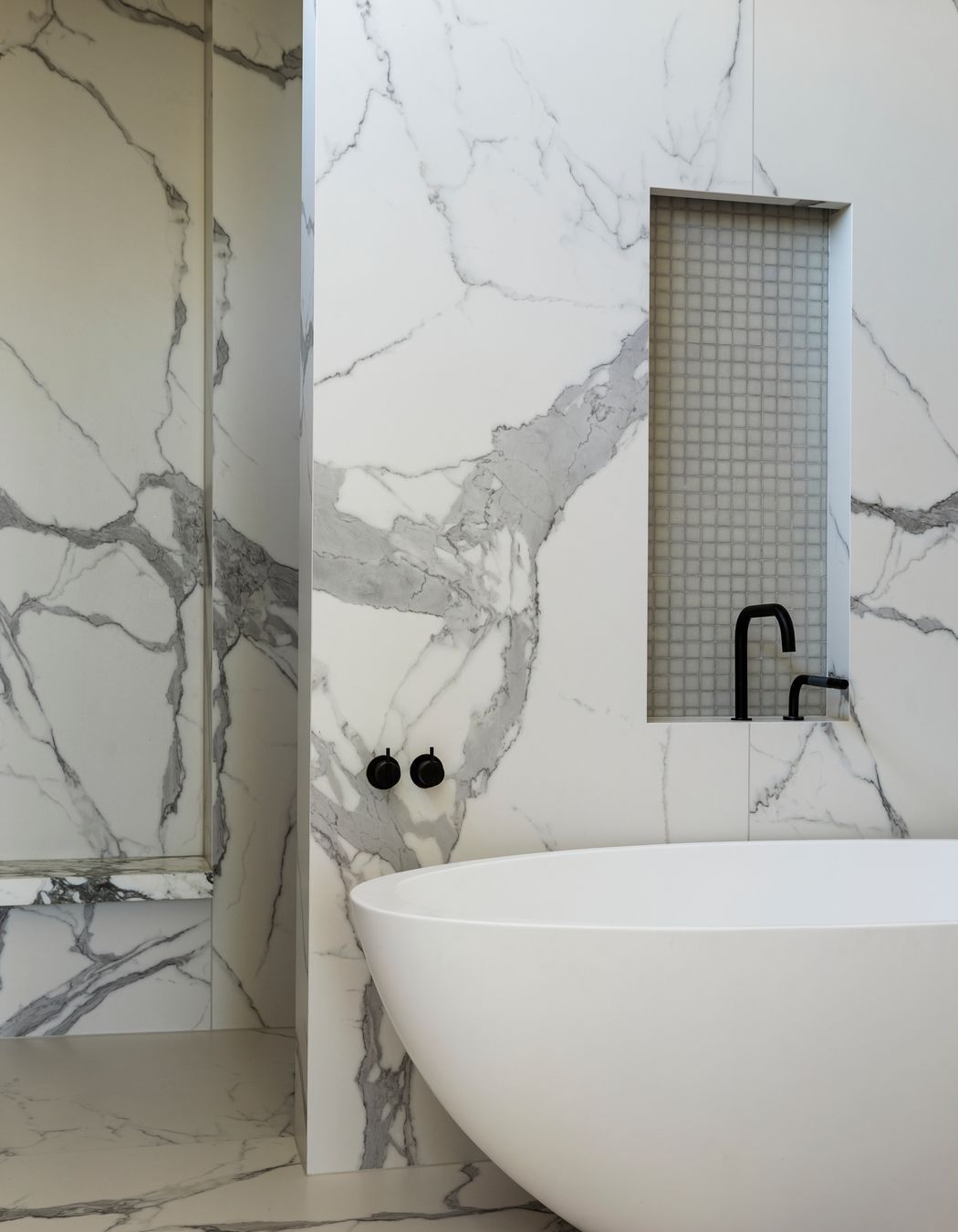 A curvaceous bath echoes the curved walls seen in some of the smaller rooms.