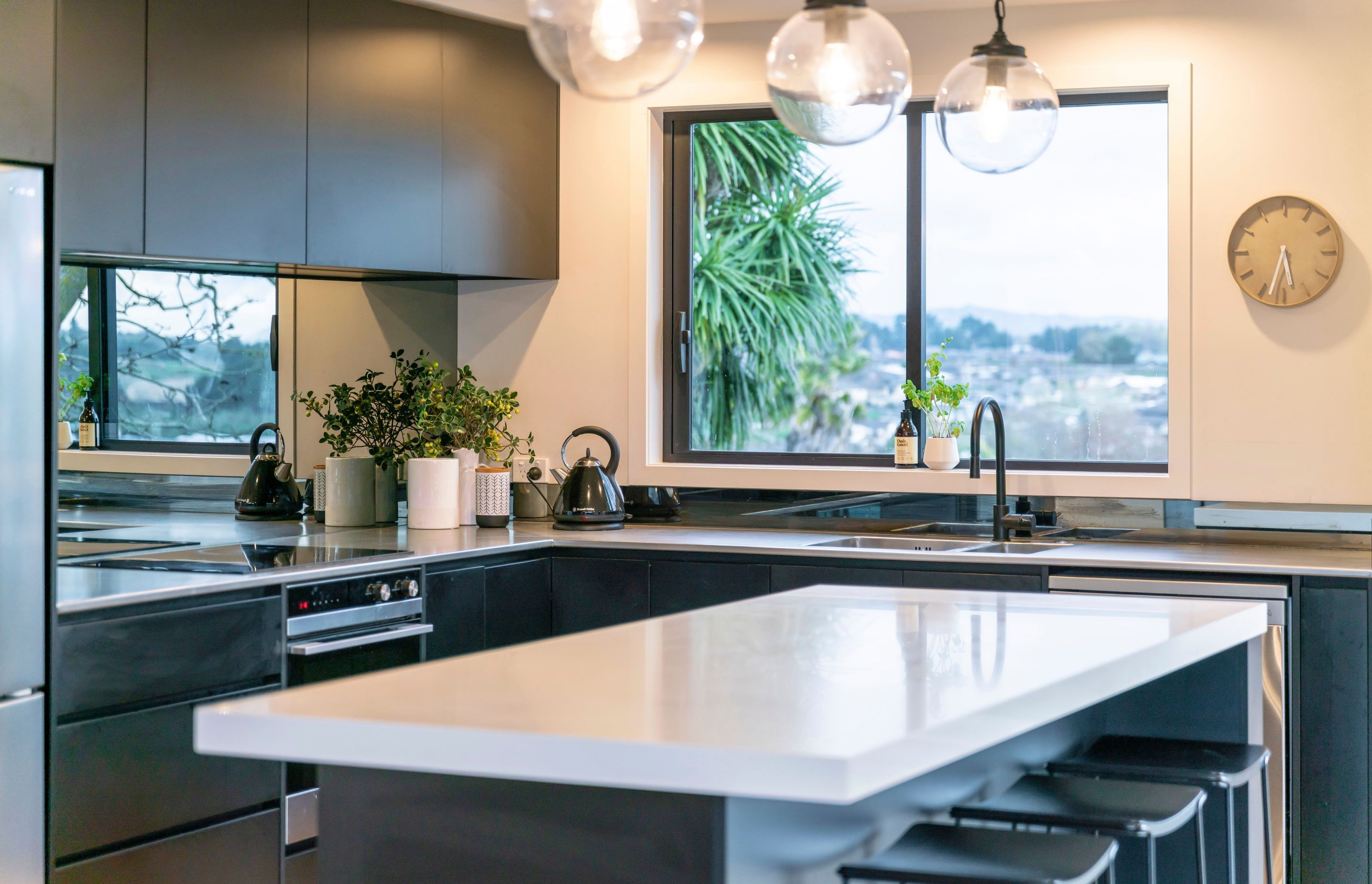 The main, open-plan living/dining/kitchen has been placed on the southern side of the house to take advantage of the elevated views.