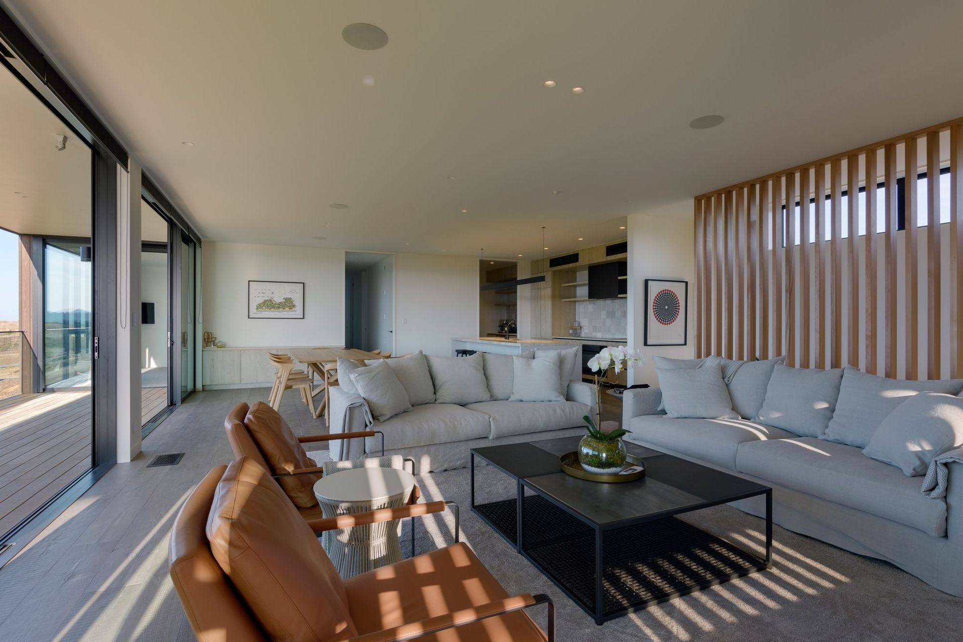 Inside, cedar fins separate the stairwell from the living area and provide a link between internal and external materials. 