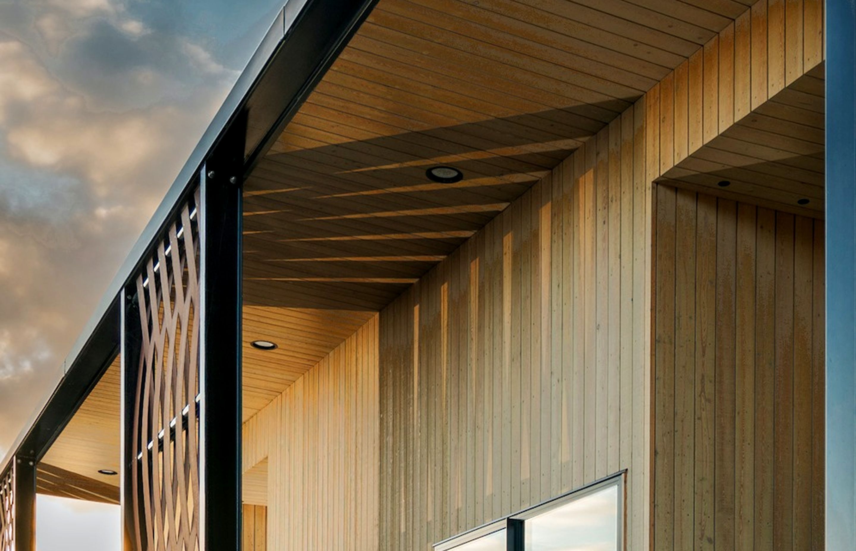 Supplied & installed 175 Box Gutter with external brackets in Ebony, 80mm colorsteel downpipes, ST963 Endura .55g and S&T Six rib Endura .55g cladding matrials in Ebony