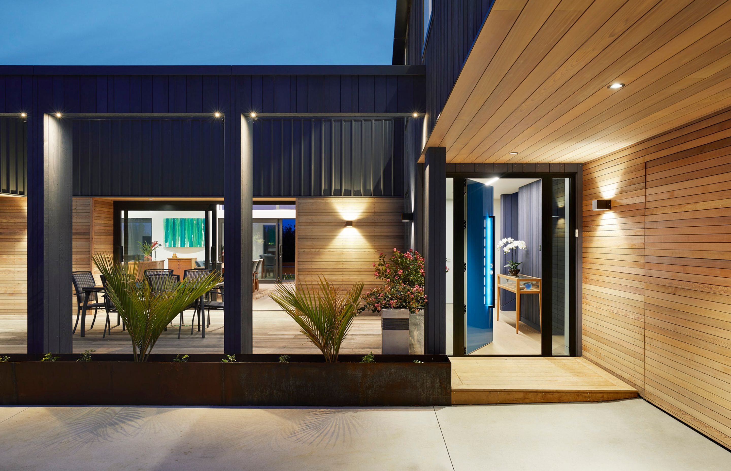 The attention to detail on the exterior cladding sees continuous lines and flush mountings such as the garage door’s seamless appearance against the side entry wall. Even the soffits are Cedar clad. Cedar cladding has also been utilised for feature walls