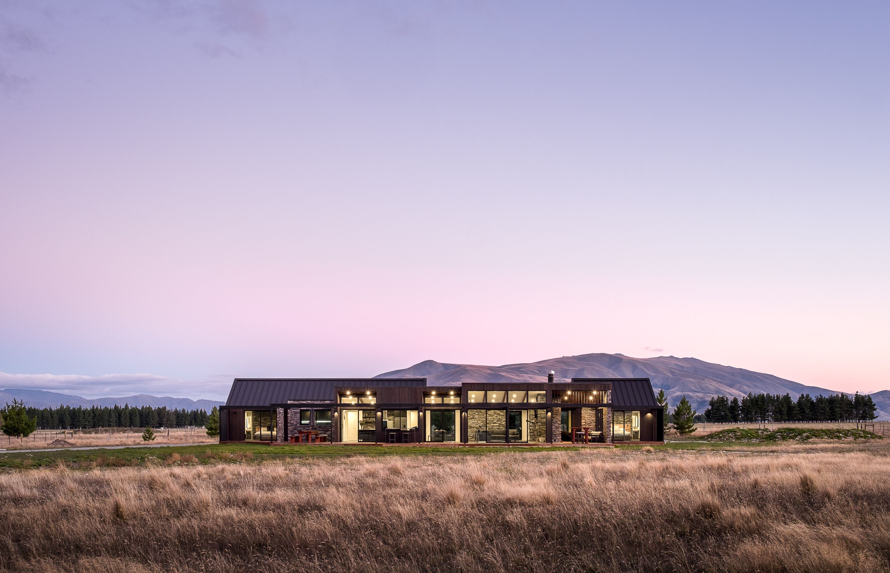 The house sits confidently and privately on the site with the front elevation raised towards the mountains to provide spectacular views from the main living areas.