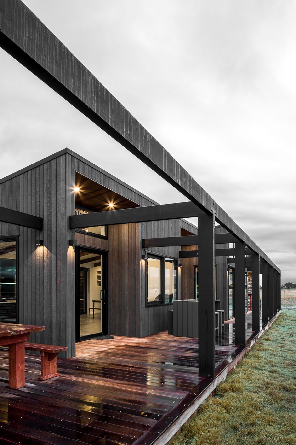 Due to the changeable, often harsh weather, the designer chose a palette of clean, robust and hardworking materials that will weather nicely as the years go by.