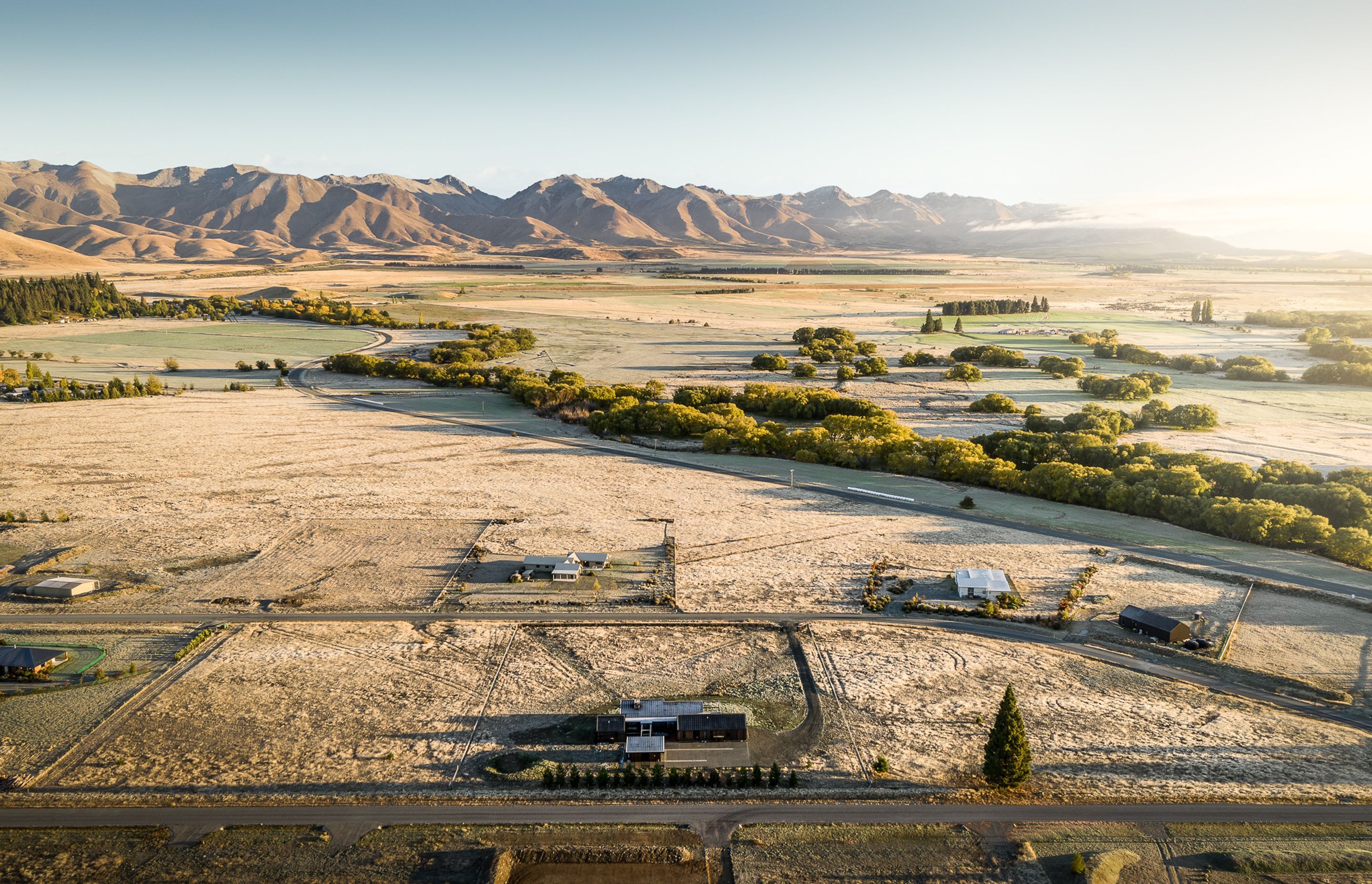 The barn-like form of the dwelling sits long-side to the mountain view and is positioned to provide uninterrupted views from all main living areas and both master bedroom suites.