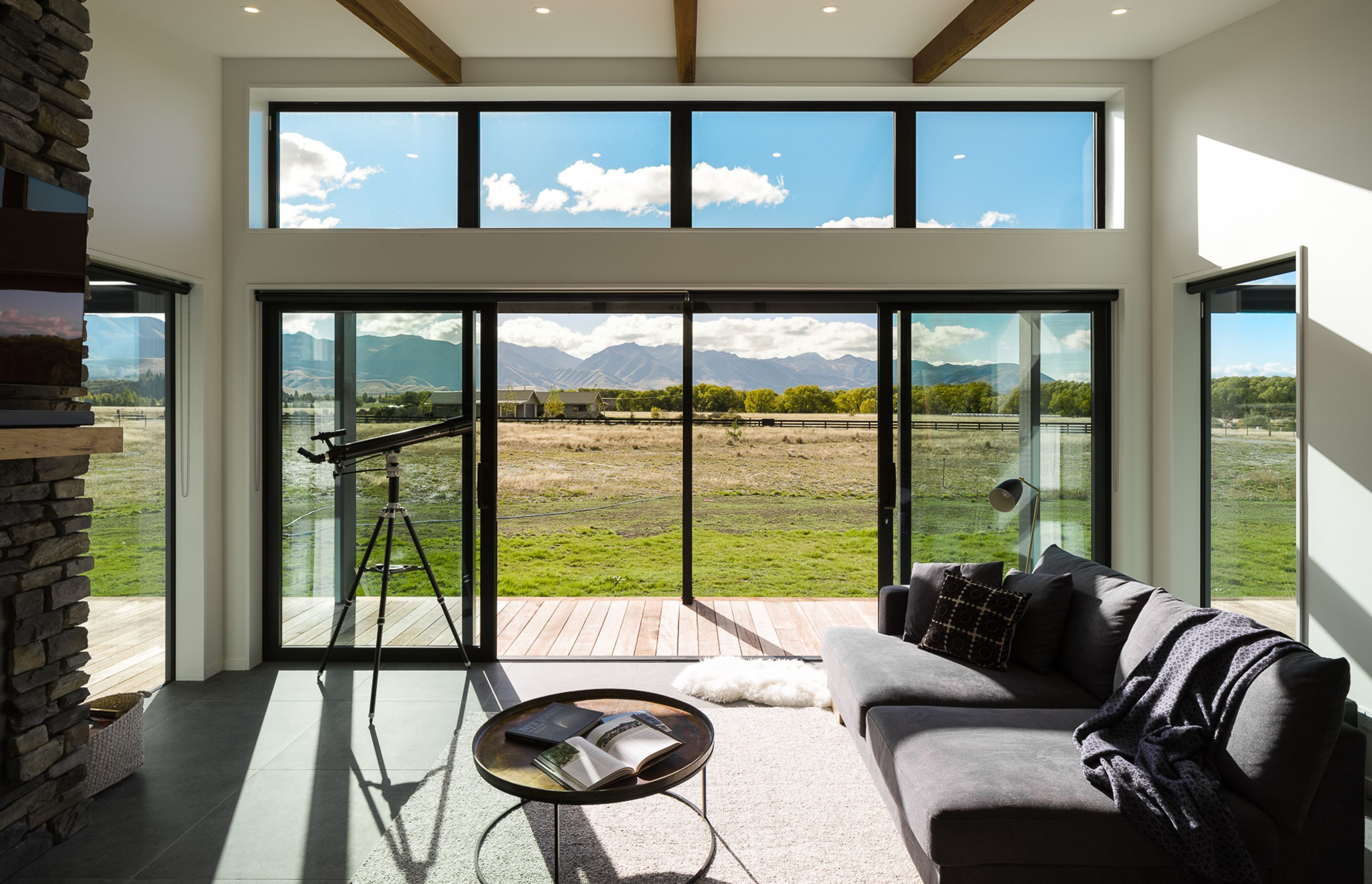 Floor to ceiling glazing and large sliding doors to the north elevation allow the house to be opened up, maximising potential for natural light and ventilation and creating a strong visual to the mountain landscape.