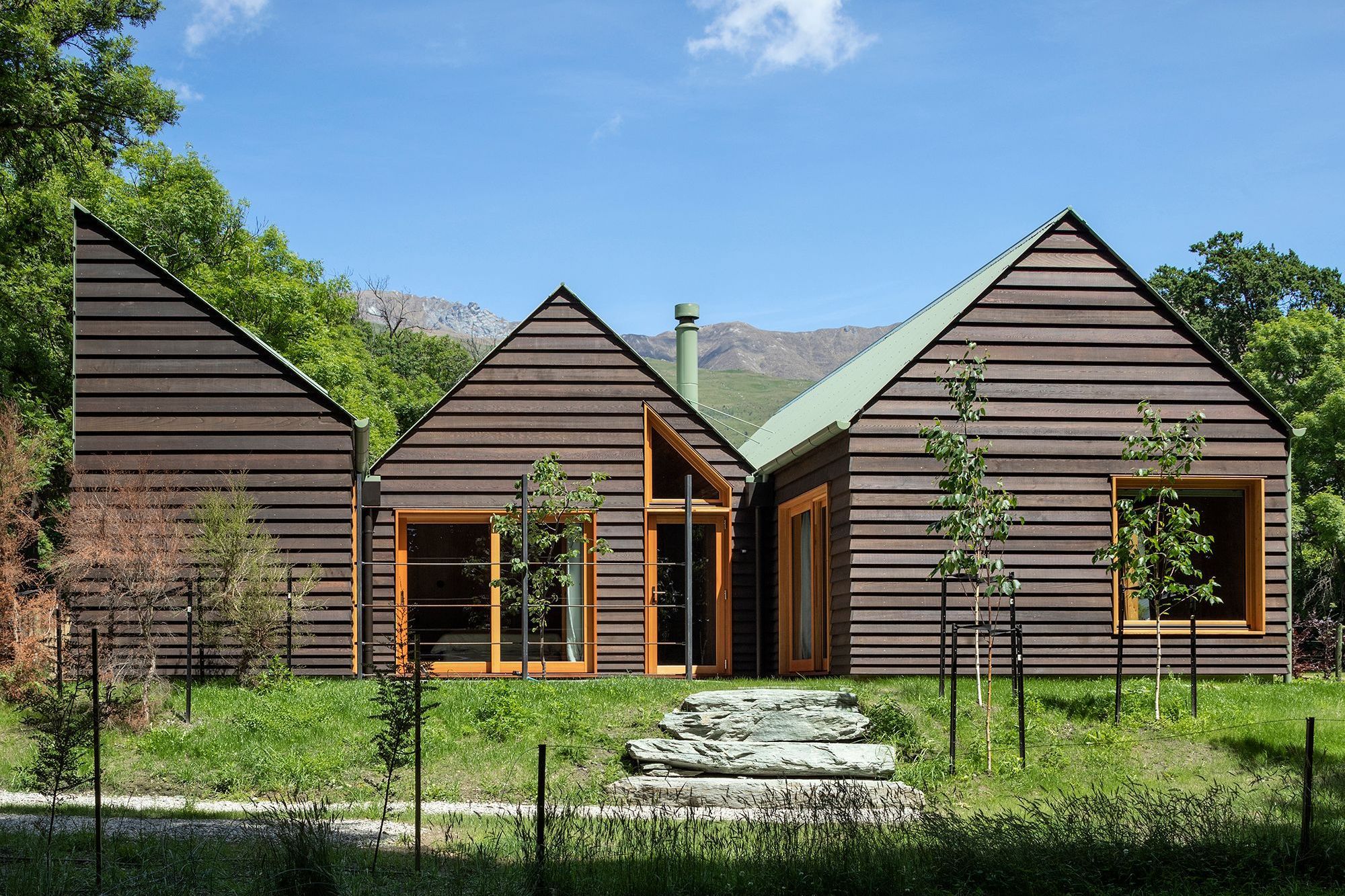 Two gable roof forms and a half gable make up the composition of Wanaka Crib, mimicking the jagged mountain rages in behind. All photography by Simon Devitt.