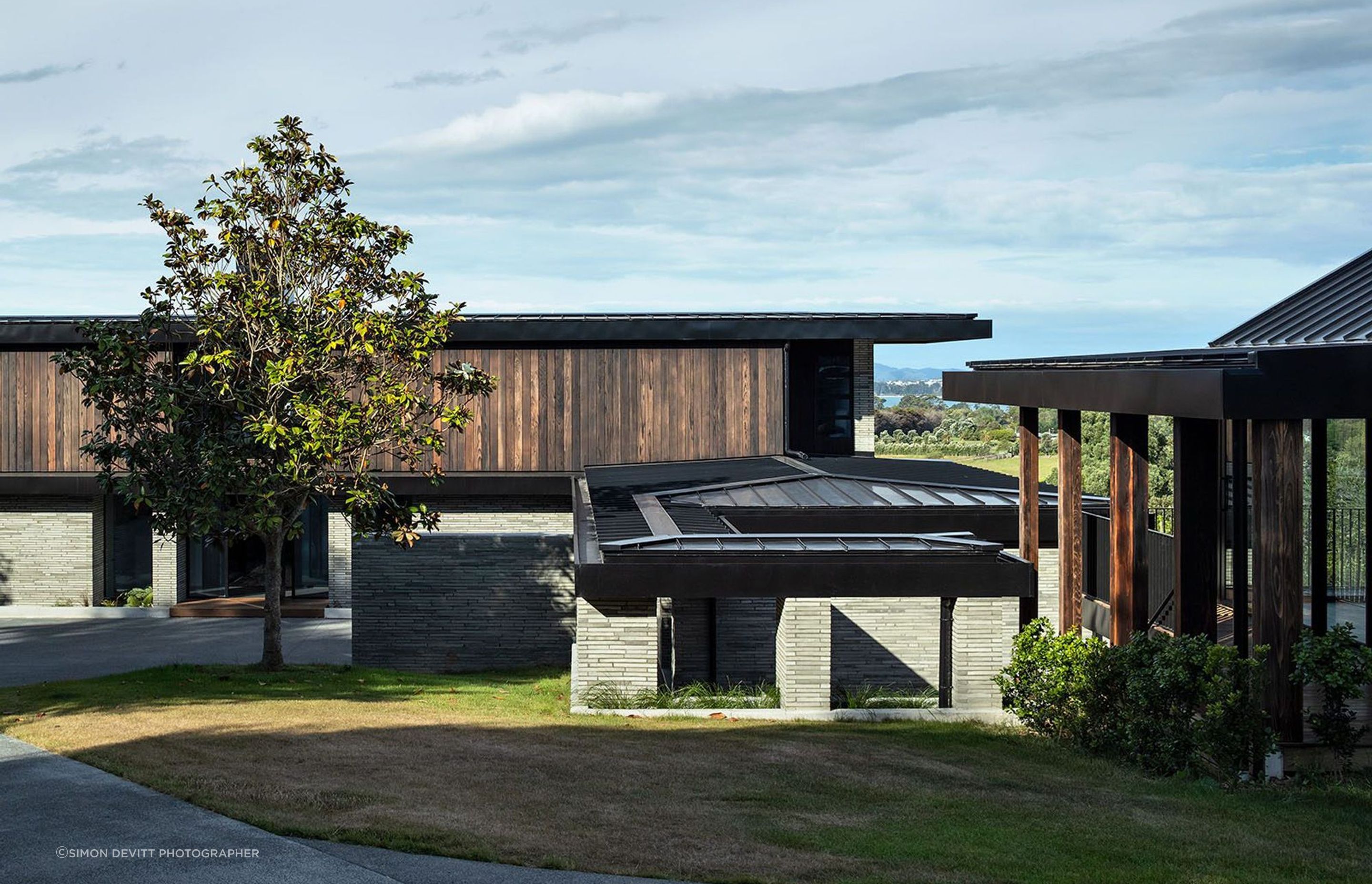 Conceived as a series of pavilions, the house was designed to interlock with the landscape, allowing the site to flow through the built forms.