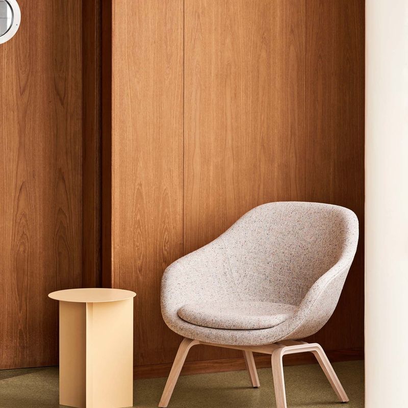 About a Lounge AAL83 / AAL93 by HAY