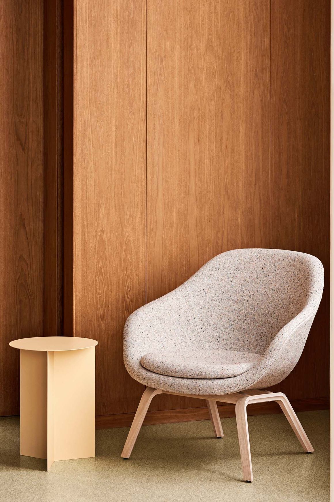 About a Lounge AAL83 / AAL93 by HAY