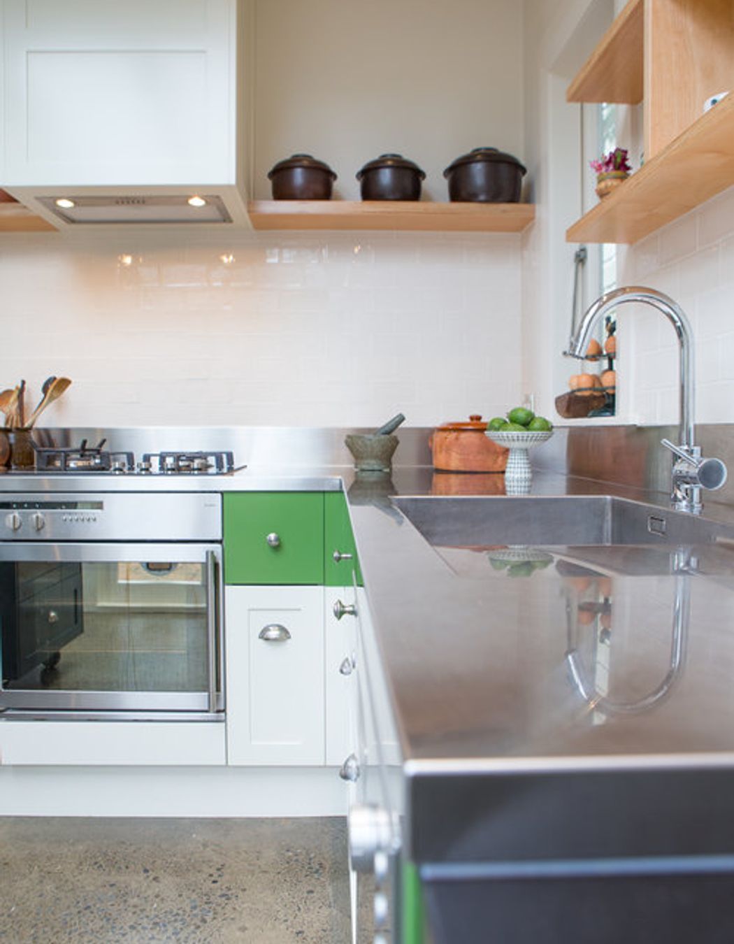 Practical stainless steel benchtop.
