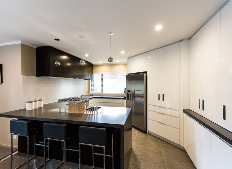 Albany Contrast in Gloss