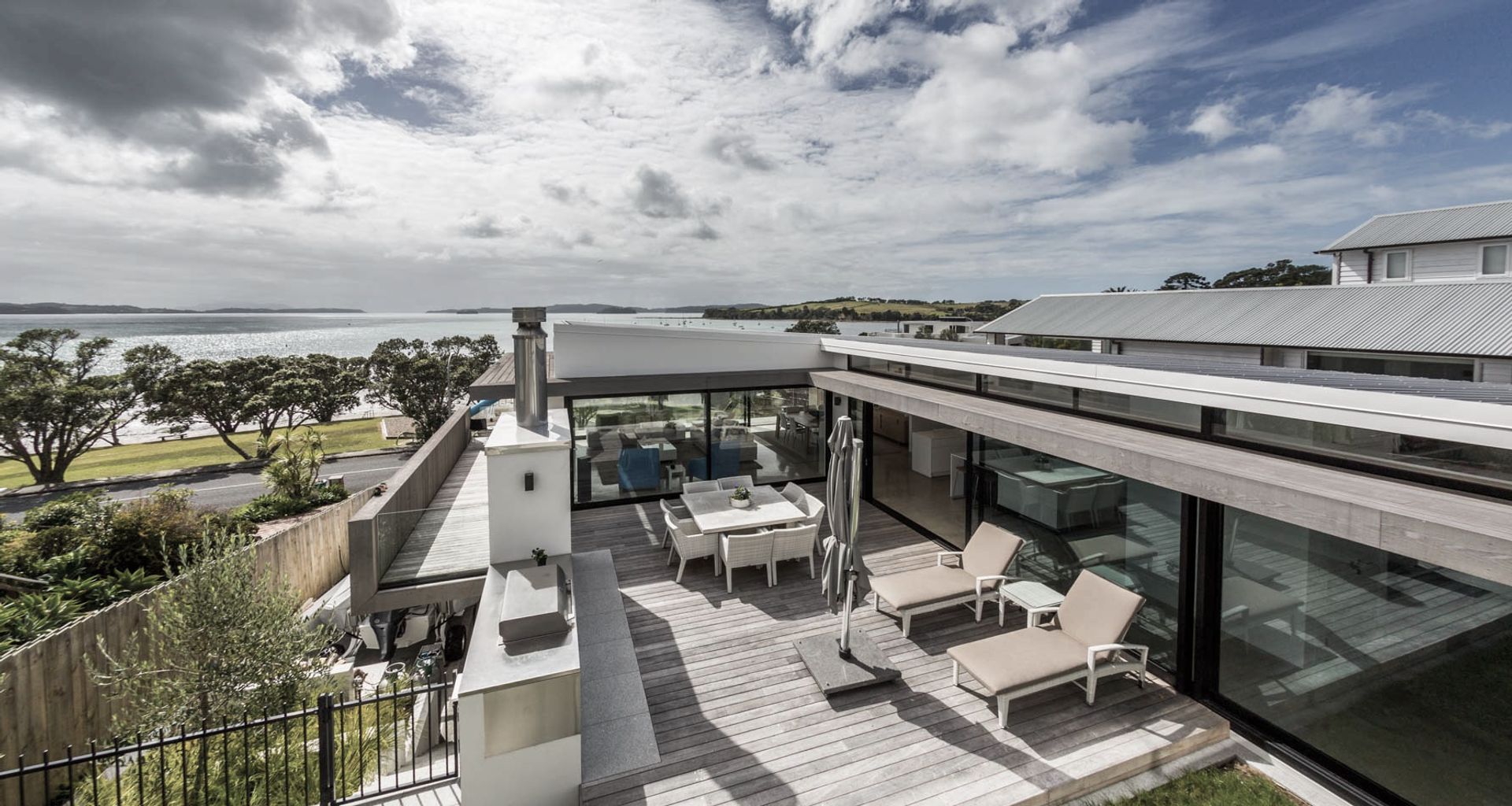 Algies Bay Home banner